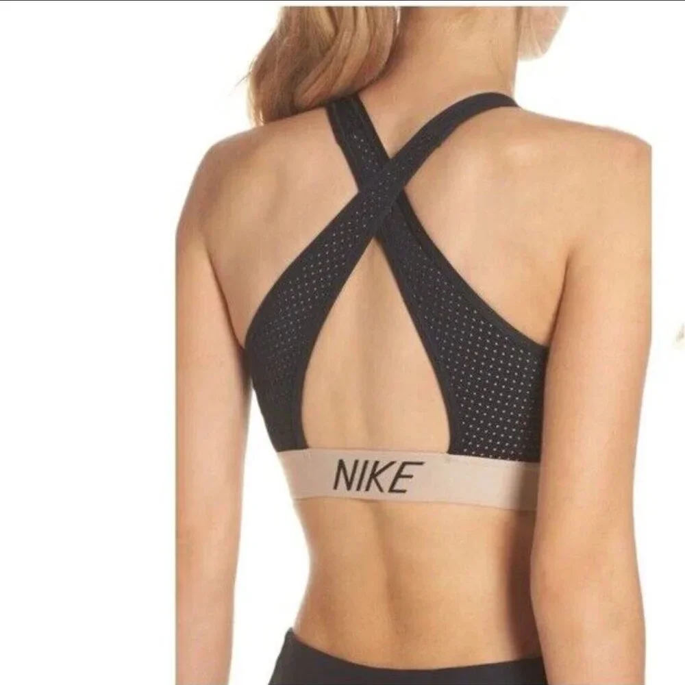 NIKE Classic Cross Back High-Neck Sports Bra with Dri-FIT Technology